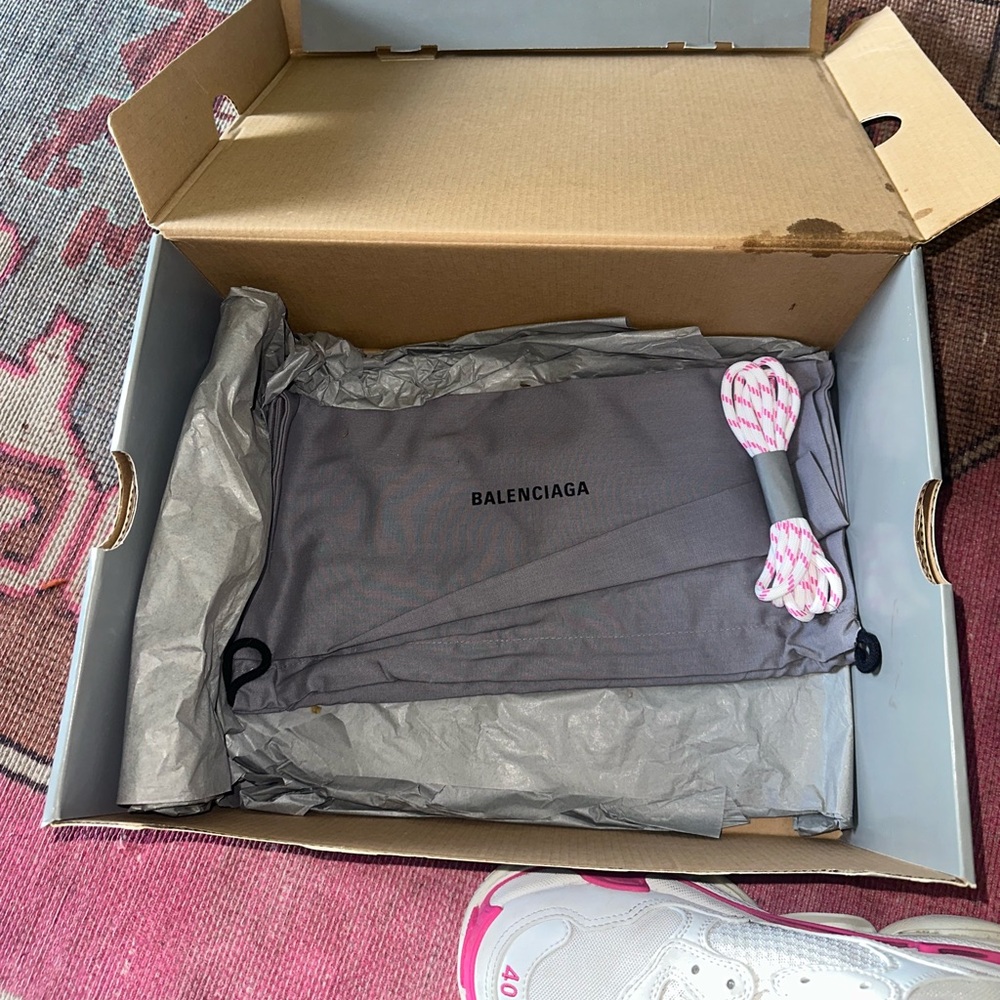 Balenciaga triple s pink and white - Picture 16 of 16